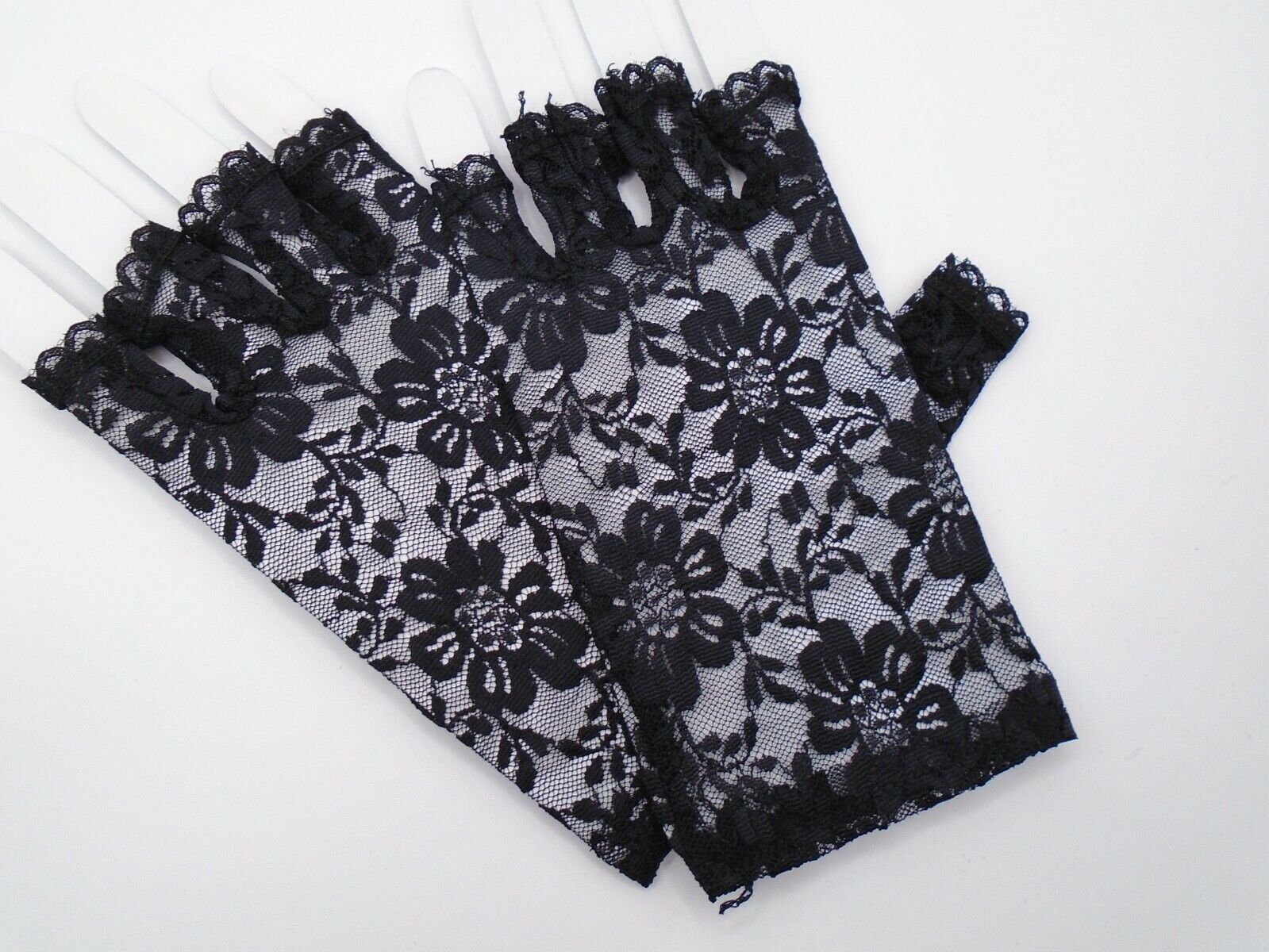 Fancy dress 80s Style Short Lace Fingerless Gloves