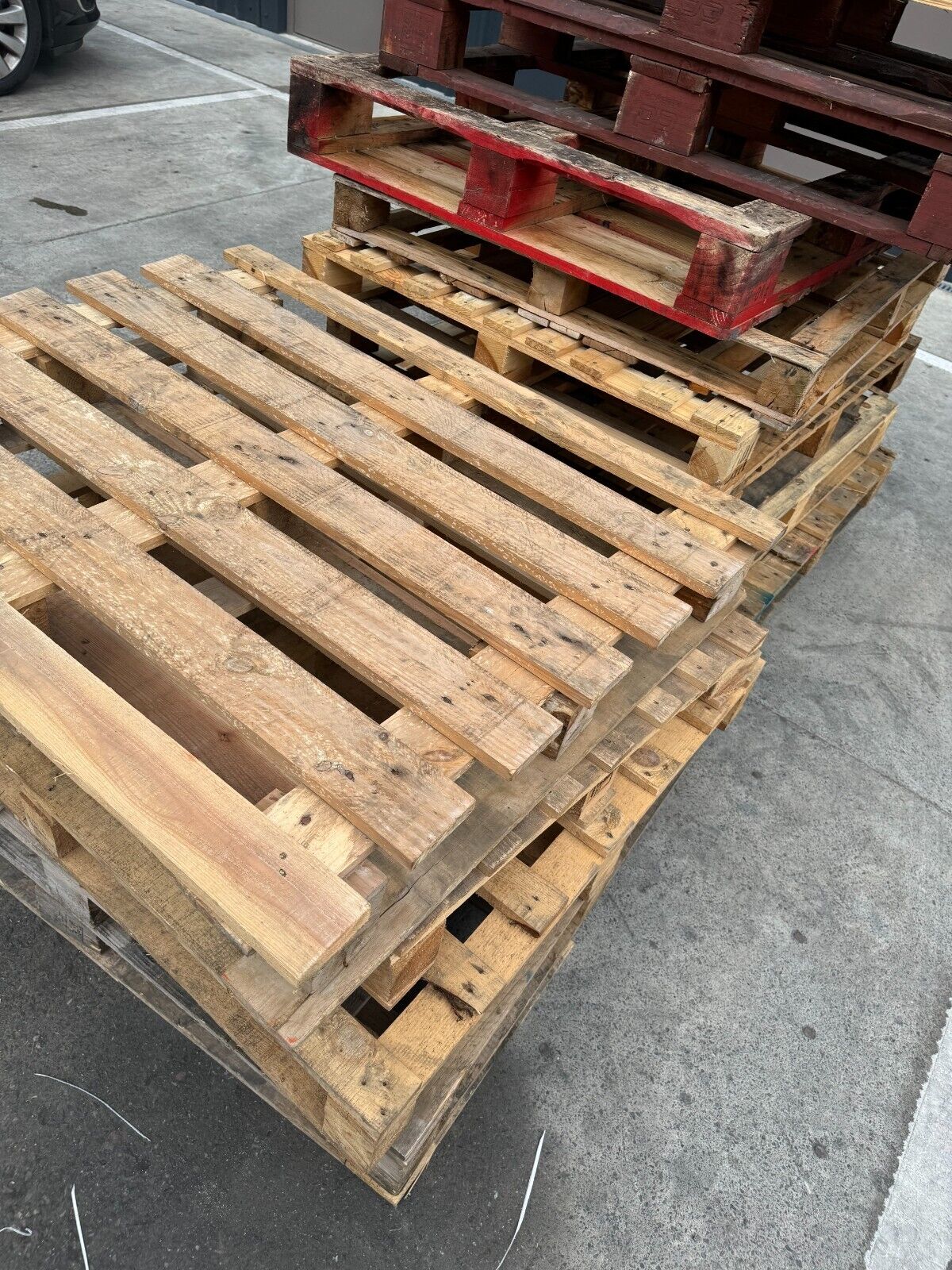 VARIOUS EMPTY WOODEN PALLETS ALSO FOR FIRE WOOD KINDLING FURNITURE FENCING ETC