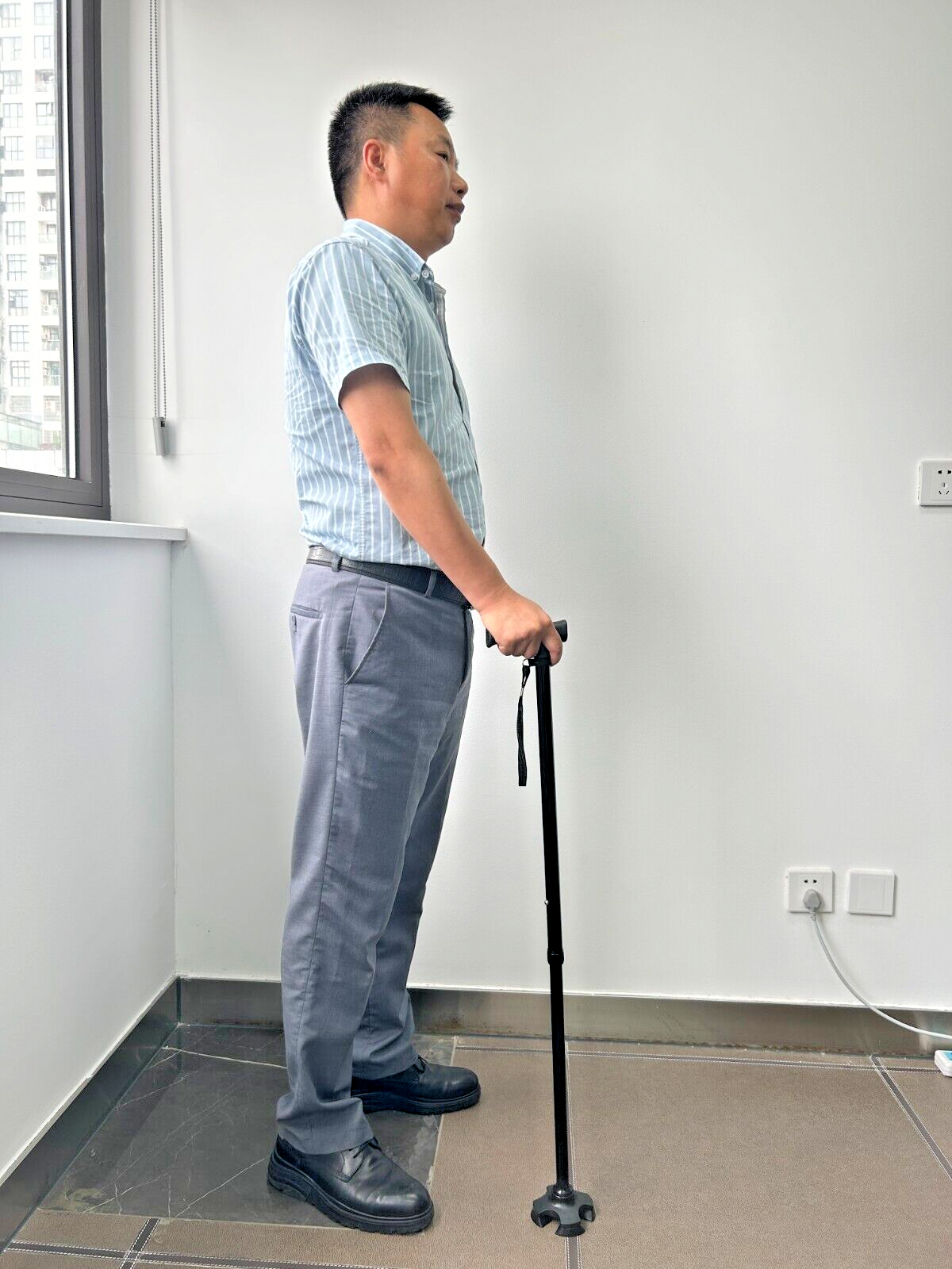 EXTENDABLE Walking stick, portable, four-legged crutch, strong stable UK