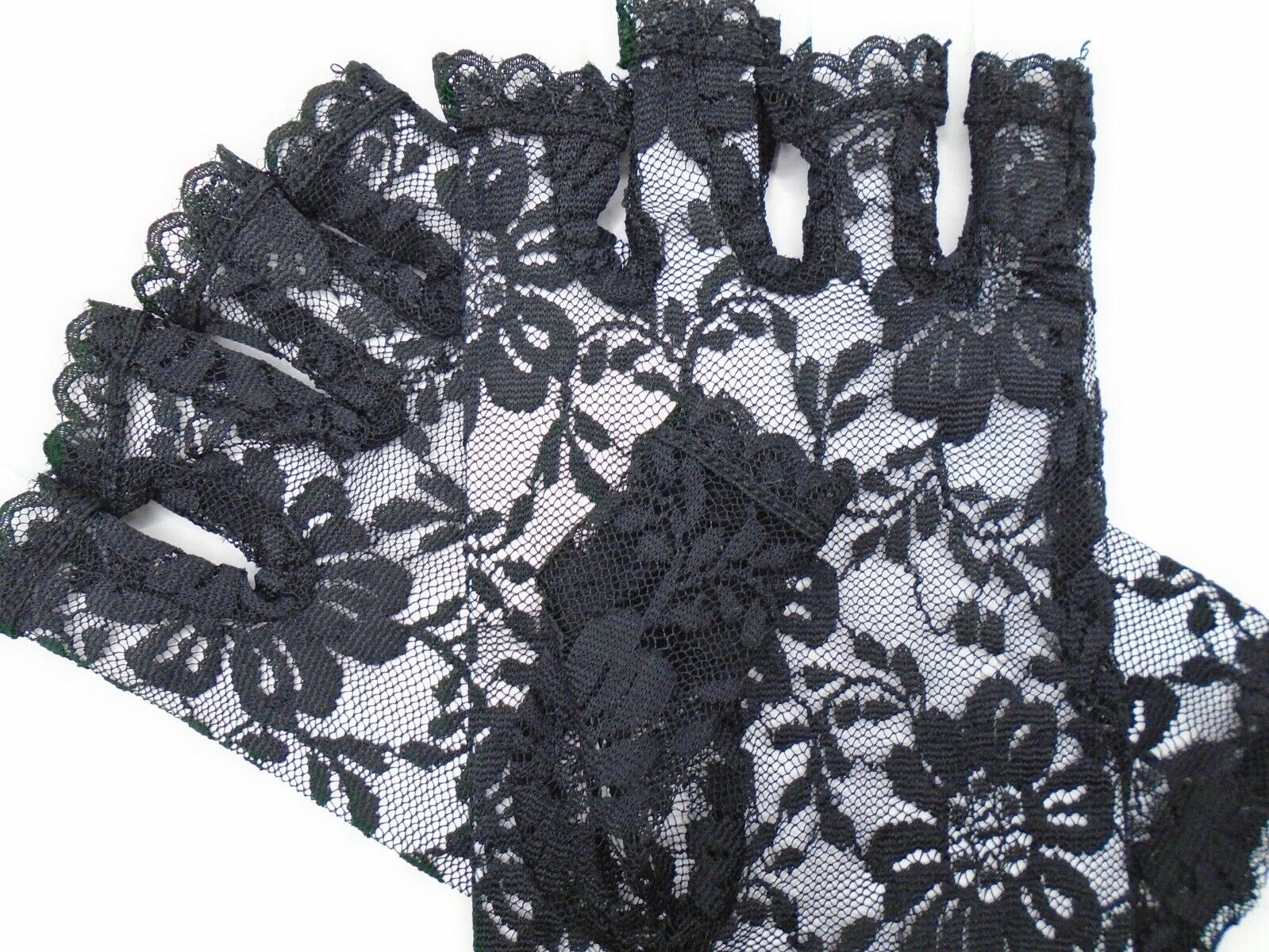 80s Style Short Lace Fingerless Gloves UK B