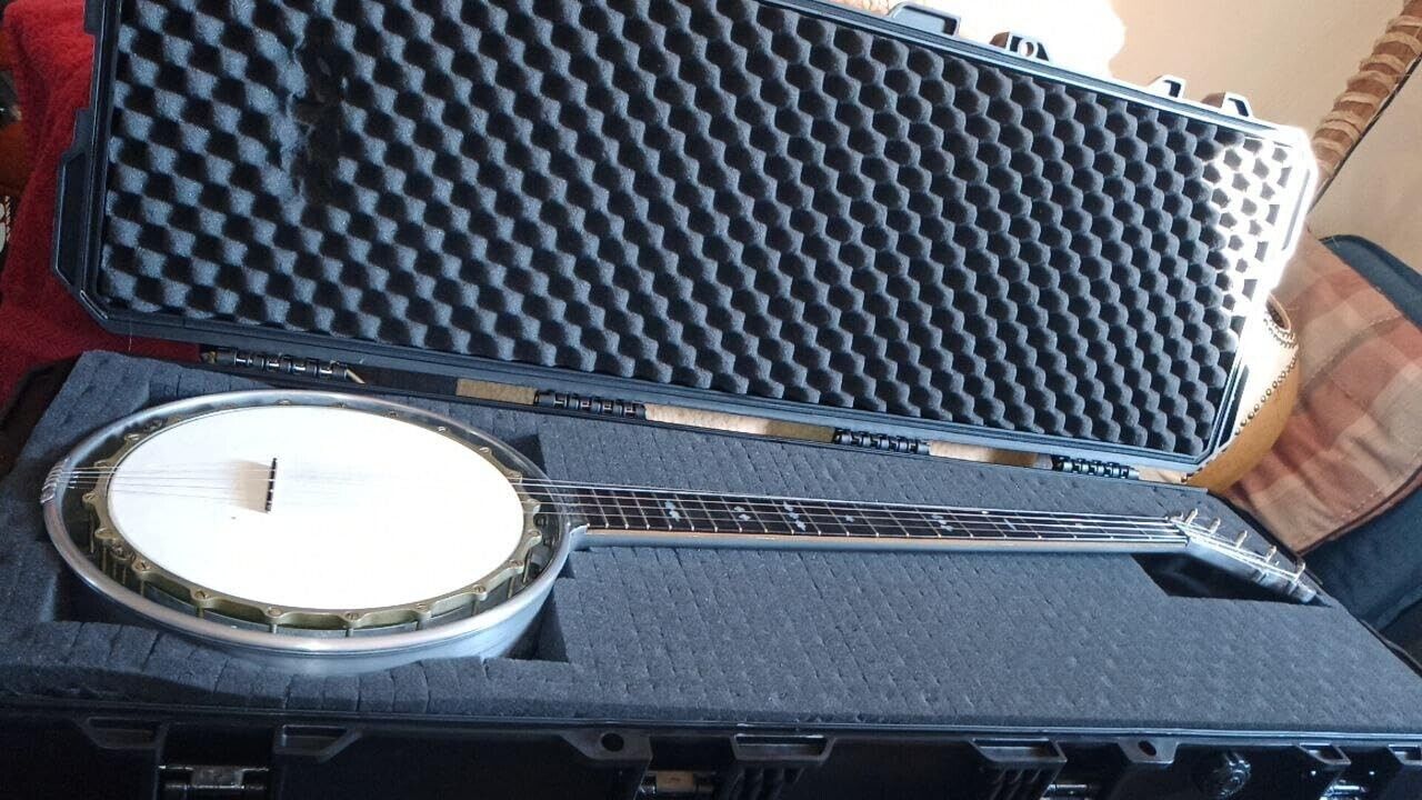 Wheeled Electric Guitar Instrument Hard Case - Black (Wave and pick and pluck)