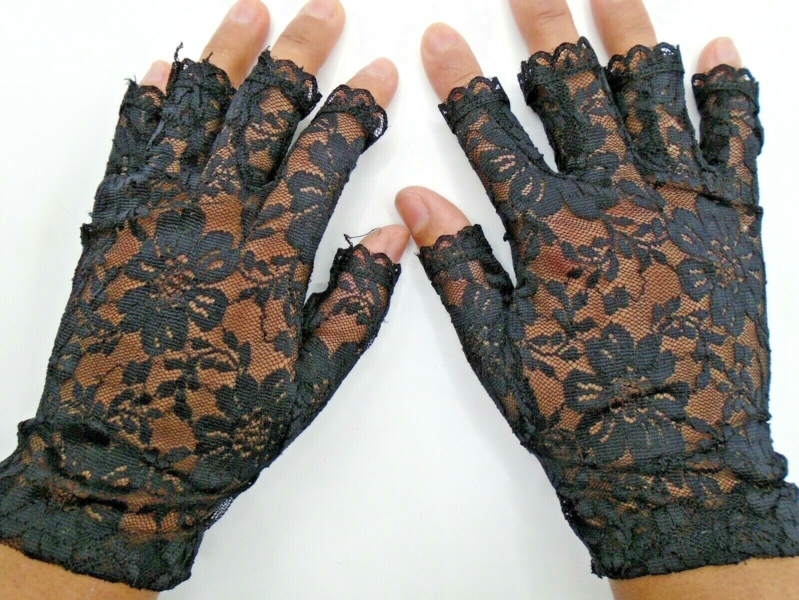 Fancy dress 80s Style Short Lace Fingerless Gloves