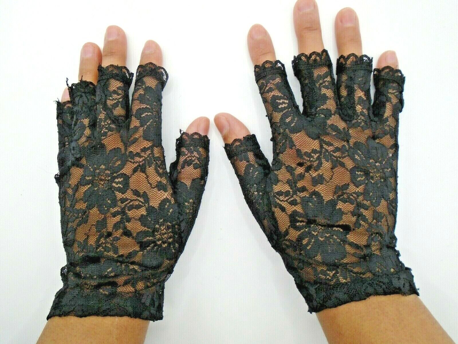 80s Style Short Lace Fingerless Gloves