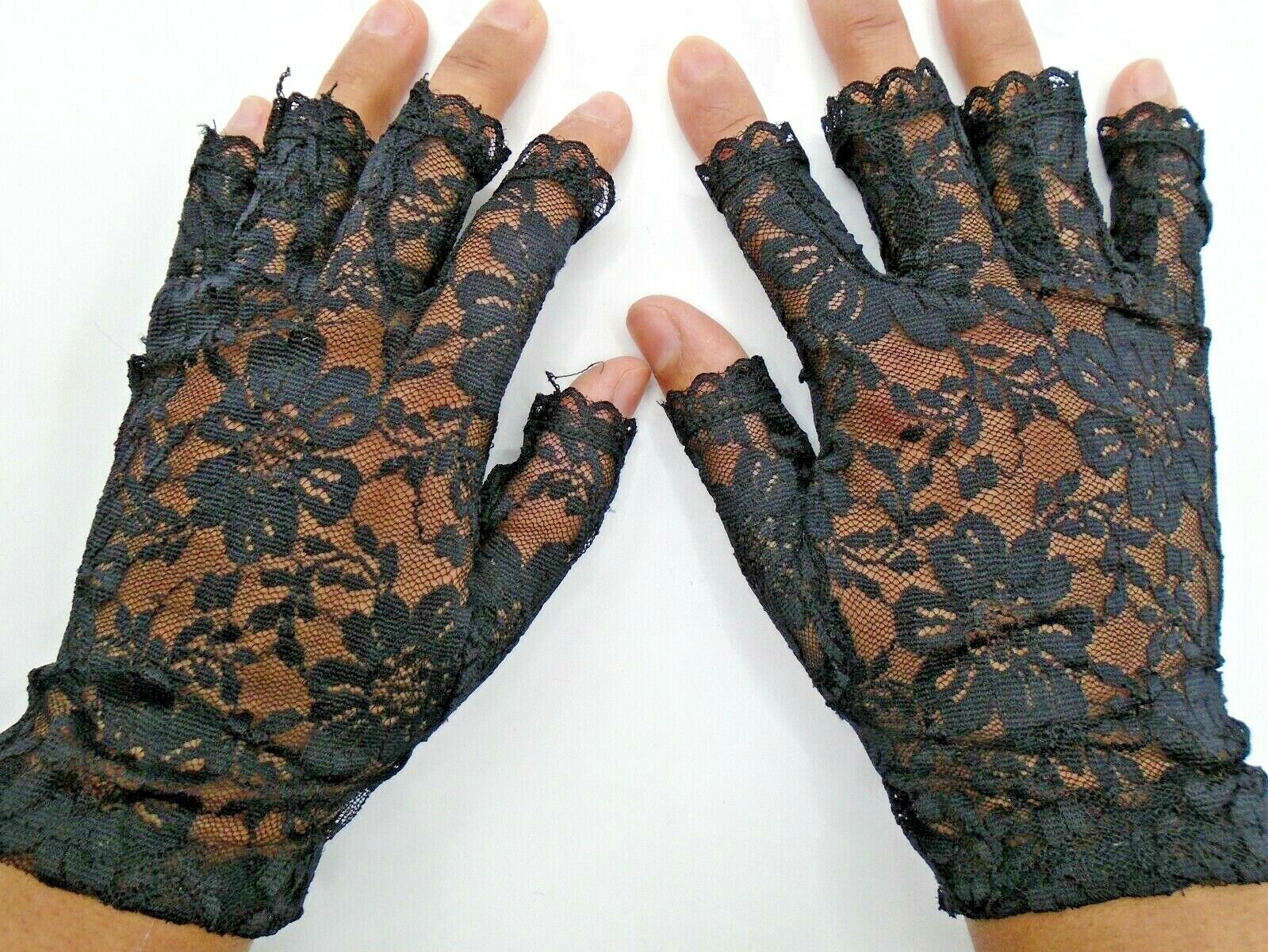 80s Style Short Lace Fingerless Gloves